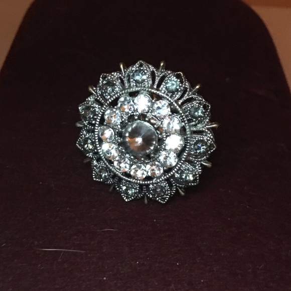 Rhinestone Statement Ring - Picture 2 of 3